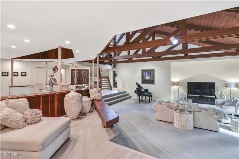 31105 Roxbury Park Drive Bay Village OH 44140