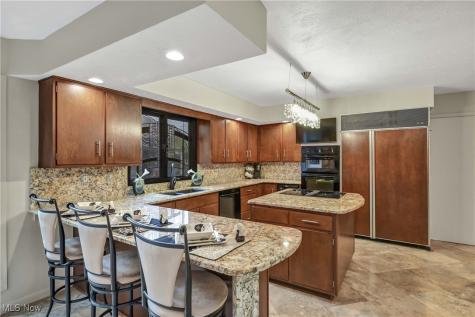 31105 Roxbury Park Drive Bay Village OH 44140