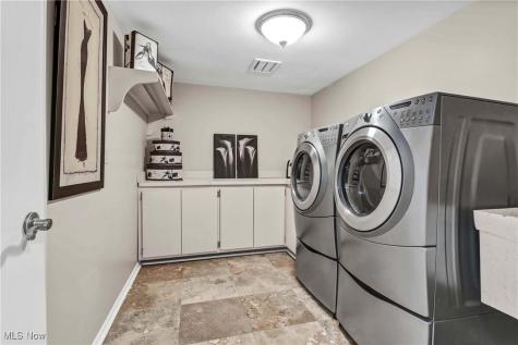 31105 Roxbury Park Drive Bay Village OH 44140