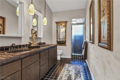 31105 Roxbury Park Drive Bay Village OH 44140