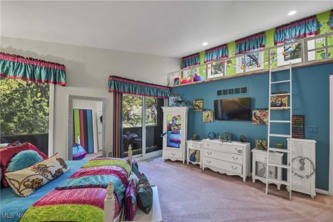 31105 Roxbury Park Drive Bay Village OH 44140