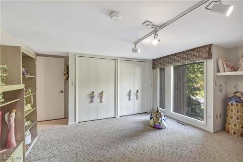 31105 Roxbury Park Drive Bay Village OH 44140