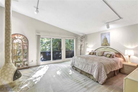 31105 Roxbury Park Drive Bay Village OH 44140