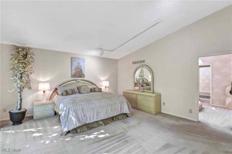 31105 Roxbury Park Drive Bay Village OH 44140