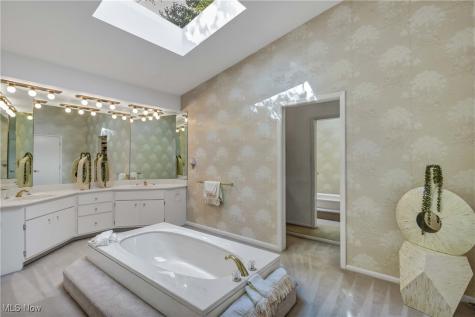 31105 Roxbury Park Drive Bay Village OH 44140