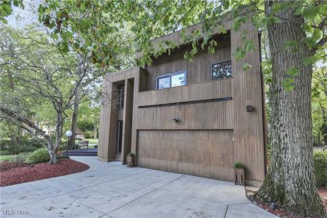 31105 Roxbury Park Drive Bay Village OH 44140