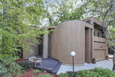 31105 Roxbury Park Drive Bay Village OH 44140