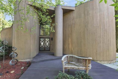 31105 Roxbury Park Drive Bay Village OH 44140