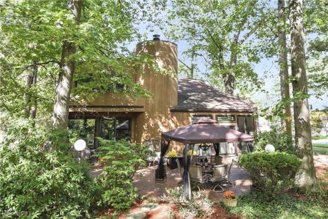 31105 Roxbury Park Drive Bay Village OH 44140