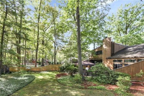 31105 Roxbury Park Drive Bay Village OH 44140