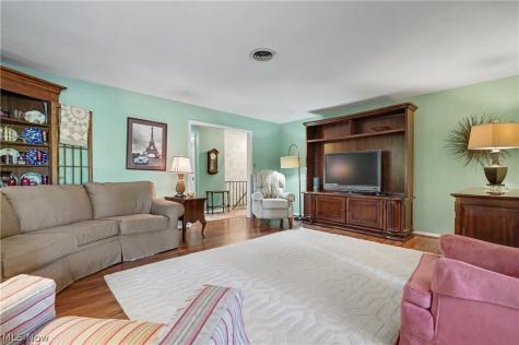 671 S Sheraton Drive Akron OH 44319