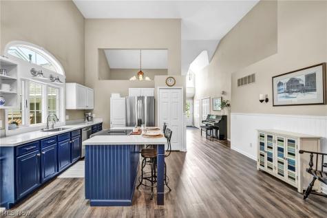 17876 Cambridge Oval Strongsville OH 44136