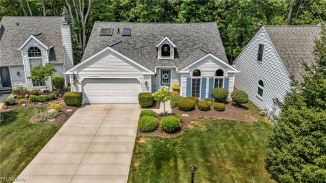 17876 Cambridge Oval Strongsville OH 44136