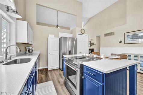 17876 Cambridge Oval Strongsville OH 44136