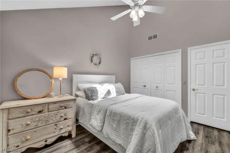 17876 Cambridge Oval Strongsville OH 44136