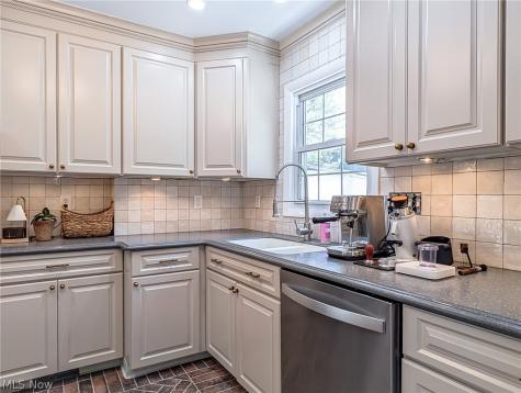 257 Sand Run Road Akron OH 44313
