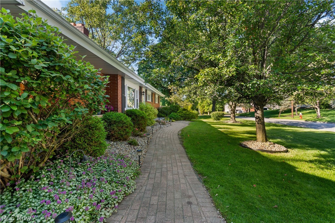 1222 Pleasantview Avenue SE North Canton OH 44720