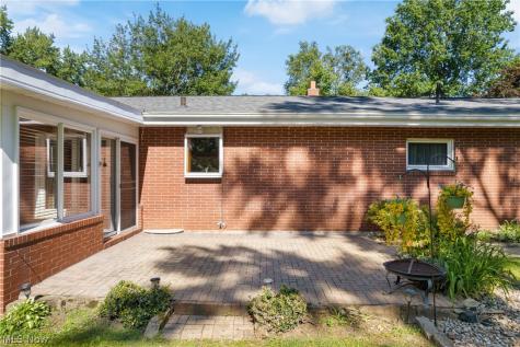 1222 Pleasantview Avenue SE North Canton OH 44720