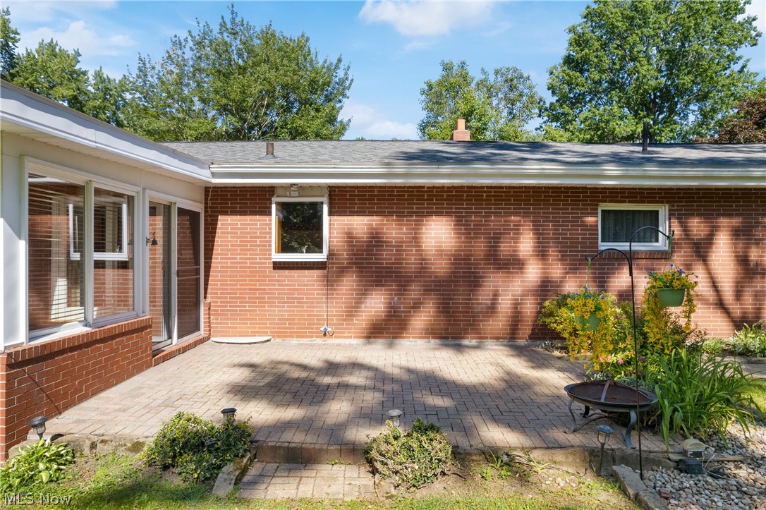 1222 Pleasantview Avenue SE North Canton OH 44720