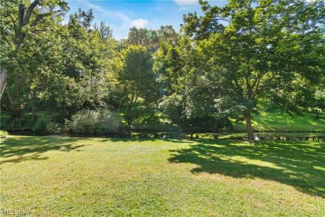 1222 Pleasantview Avenue SE North Canton OH 44720