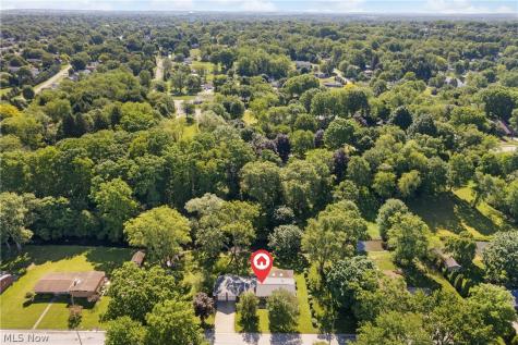 1222 Pleasantview Avenue SE North Canton OH 44720