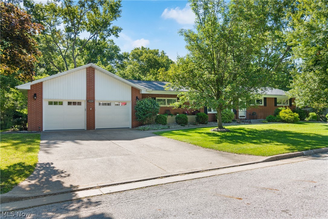 1222 Pleasantview Avenue SE North Canton OH 44720