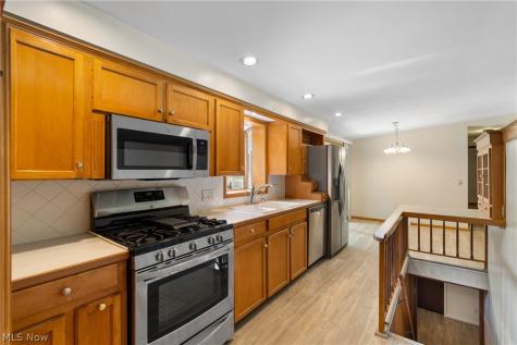 1222 Pleasantview Avenue SE North Canton OH 44720