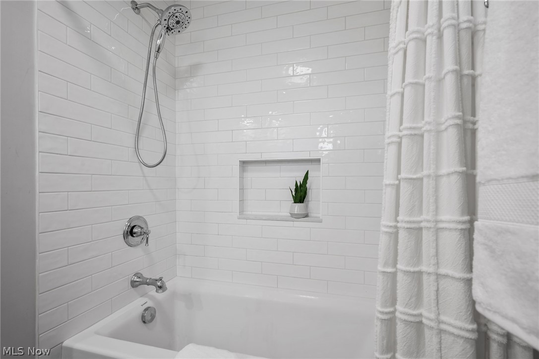 8662 Tanglewood Trail Chagrin Falls OH 44023