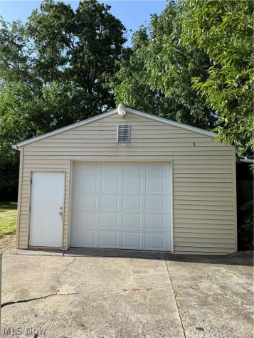 1091 Stanwood Avenue Akron OH 44314