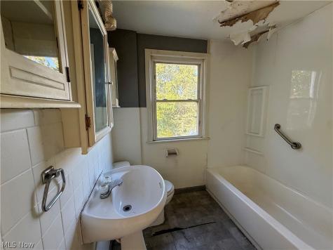 891 Davies Avenue Akron OH 44306