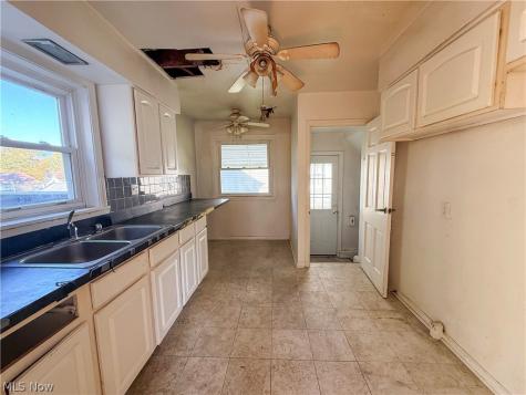 891 Davies Avenue Akron OH 44306