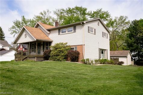 518 Hoover Place SE Hartville OH 44632