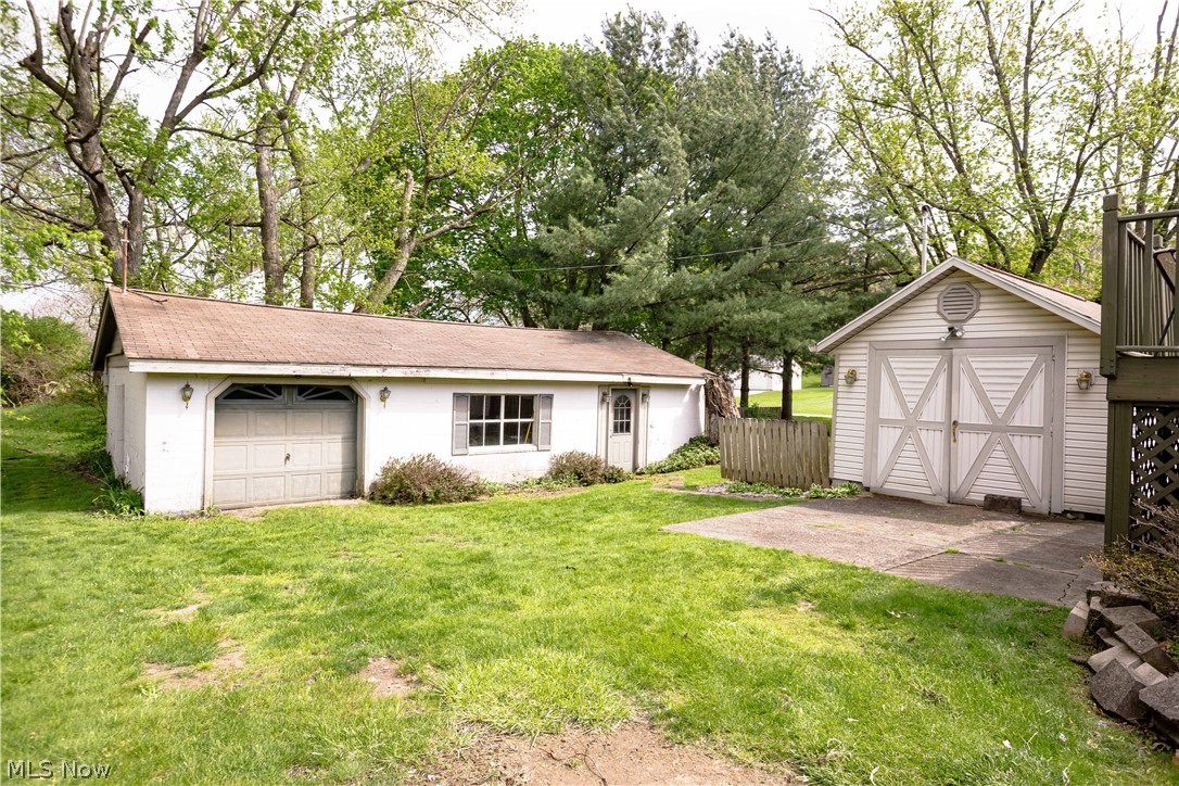 518 Hoover Place SE Hartville OH 44632