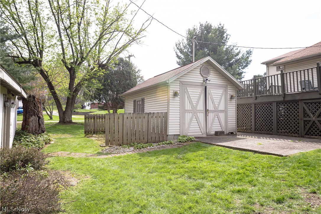 518 Hoover Place SE Hartville OH 44632