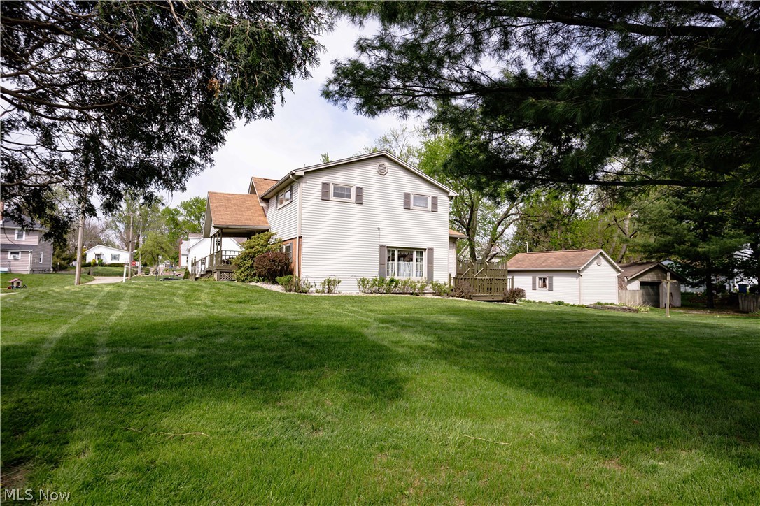 518 Hoover Place SE Hartville OH 44632