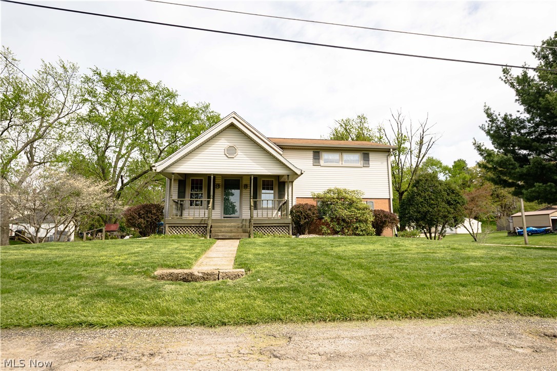 518 Hoover Place SE Hartville OH 44632