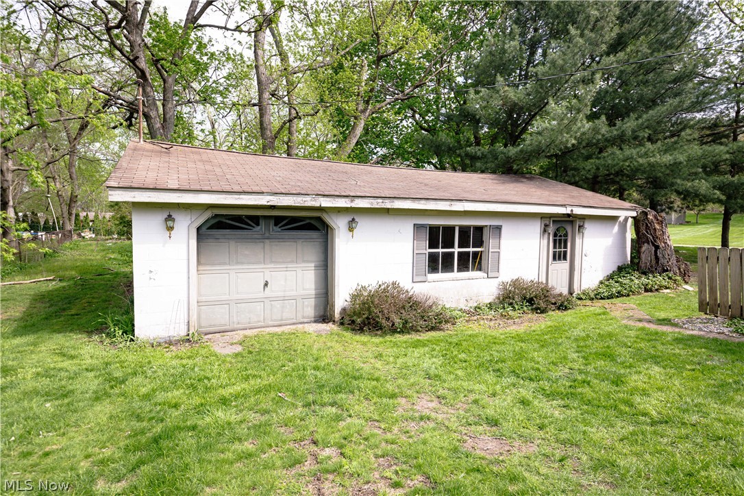 518 Hoover Place SE Hartville OH 44632