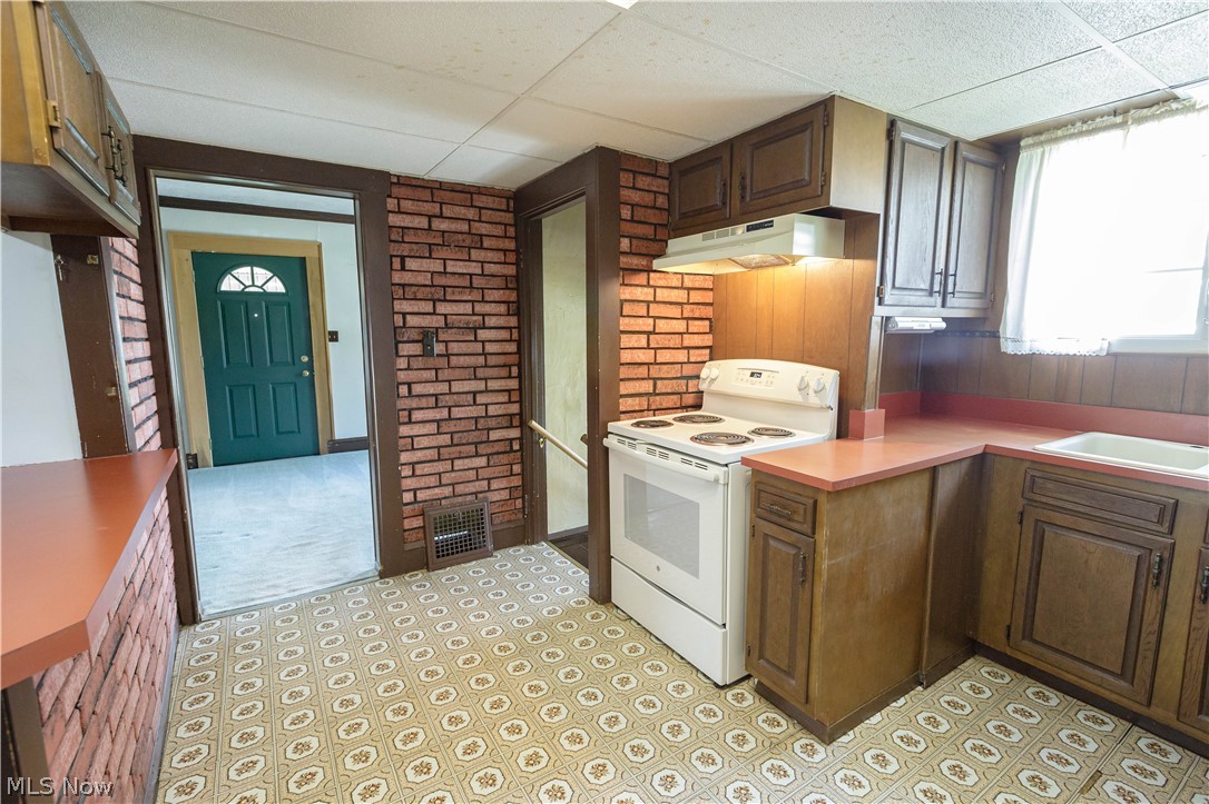 518 Hoover Place SE Hartville OH 44632