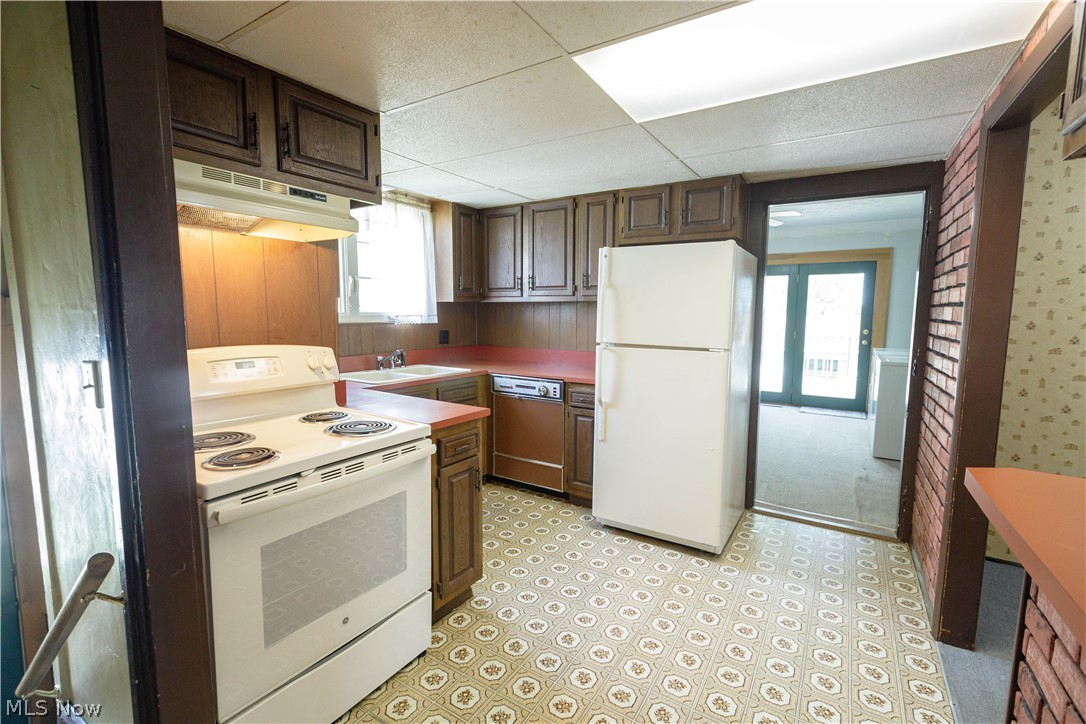 518 Hoover Place SE Hartville OH 44632