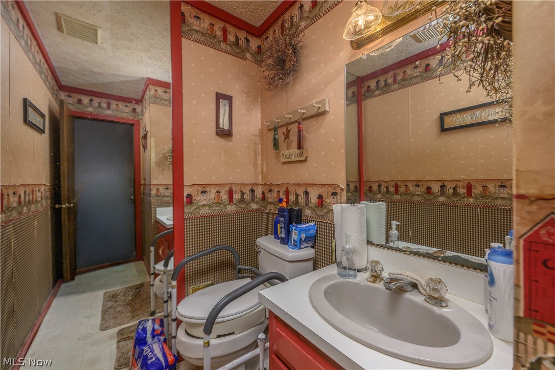 1805 Heritage Circle Dover OH 44622