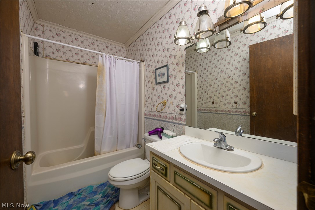 1805 Heritage Circle Dover OH 44622