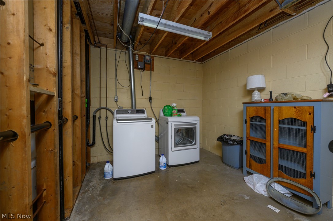 1805 Heritage Circle Dover OH 44622