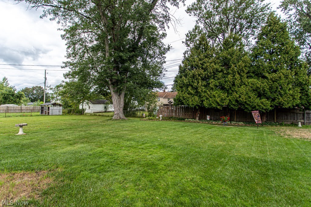 1531 Westview Drive NE Warren OH 44483
