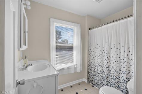 3954 Lansdale Road University Heights OH 44118
