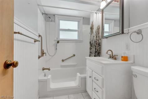 7761 Big Creek Parkway Middleburg Heights OH 44130