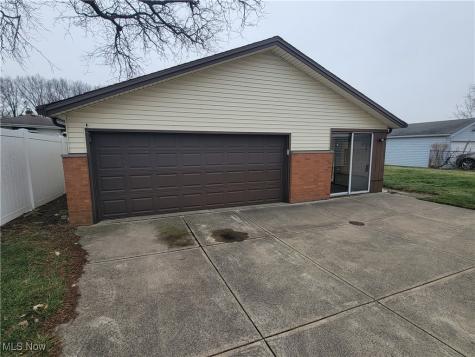 6213 Siegler Drive Brook Park OH 44142