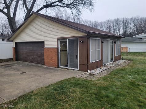 6213 Siegler Drive Brook Park OH 44142