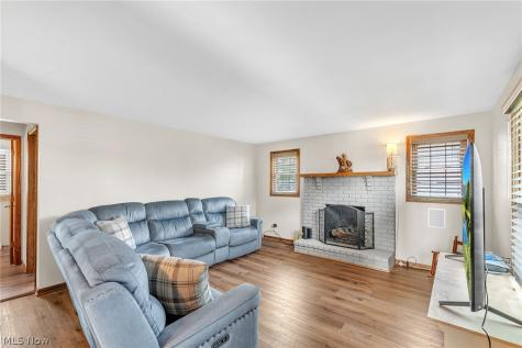 1846 Opal Street Louisville OH 44641