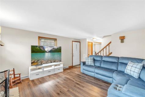 1846 Opal Street Louisville OH 44641