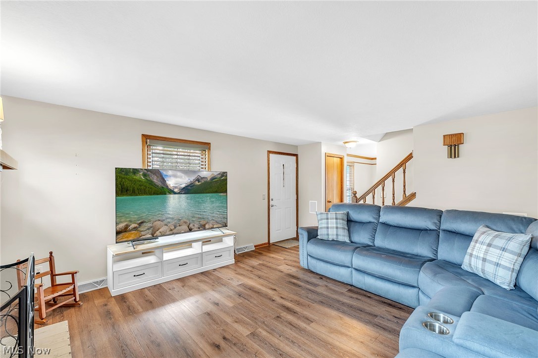 1846 Opal Street Louisville OH 44641